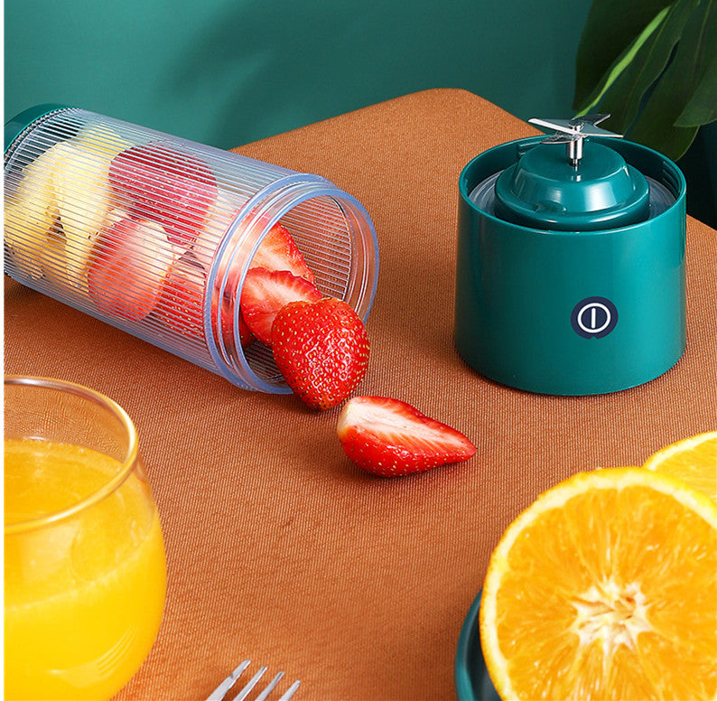 Travel juicer cup
