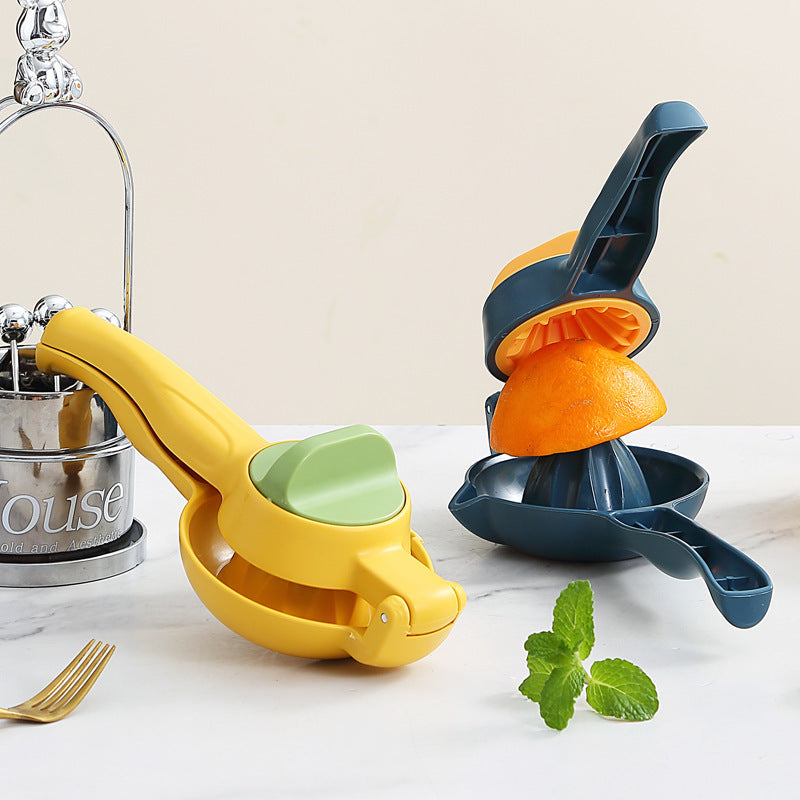 Handheld lemon squeezer